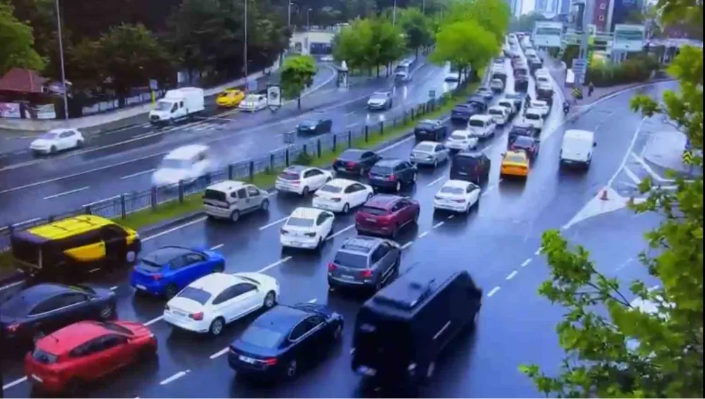 Beşiktaş’ta 8 aracın karıştığı feci kazanın görüntüleri ortaya çıktı