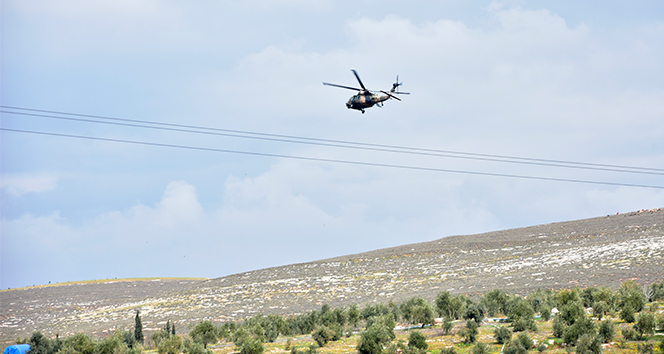Sınırda askeri helikopter hareketliliği