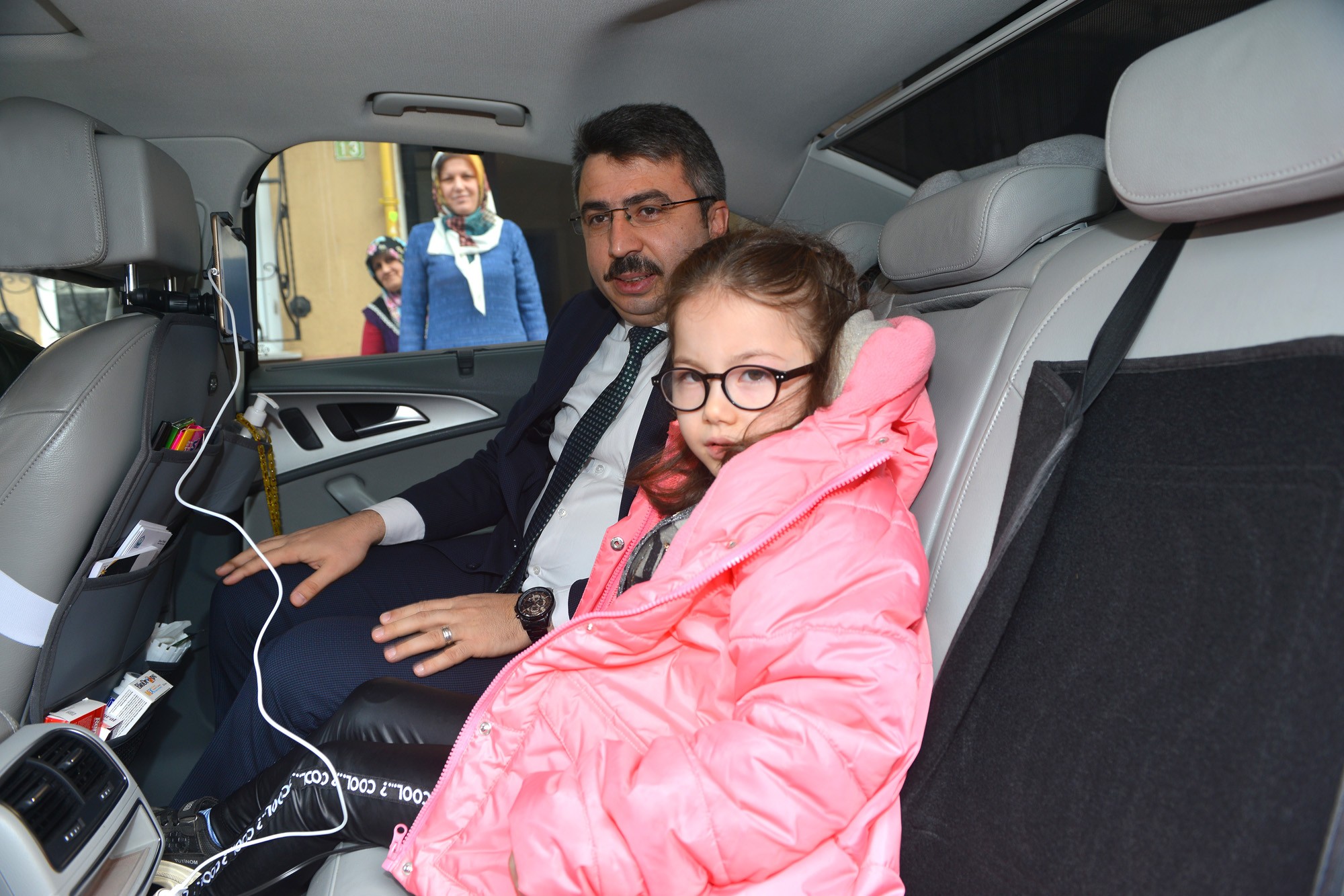 Serebral Palsi Hastası Kübra, karnesini almaya başkanın makam aracıyla gitti   