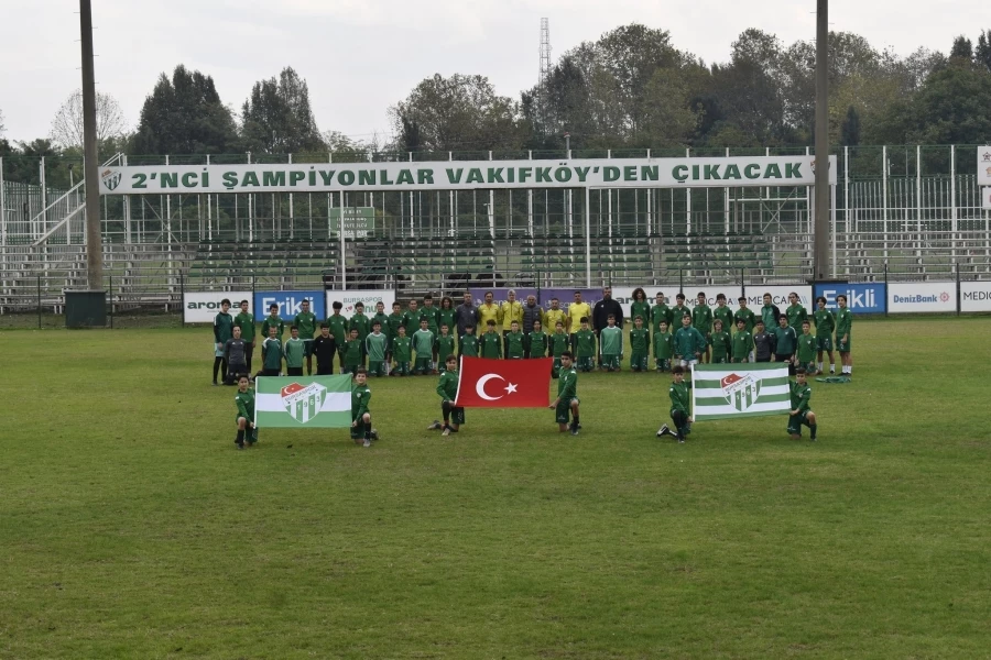 Bursaspor Kulübü’nün gençleri 29 Ekim Cumhuriyet Bayramı’nı kutladı 