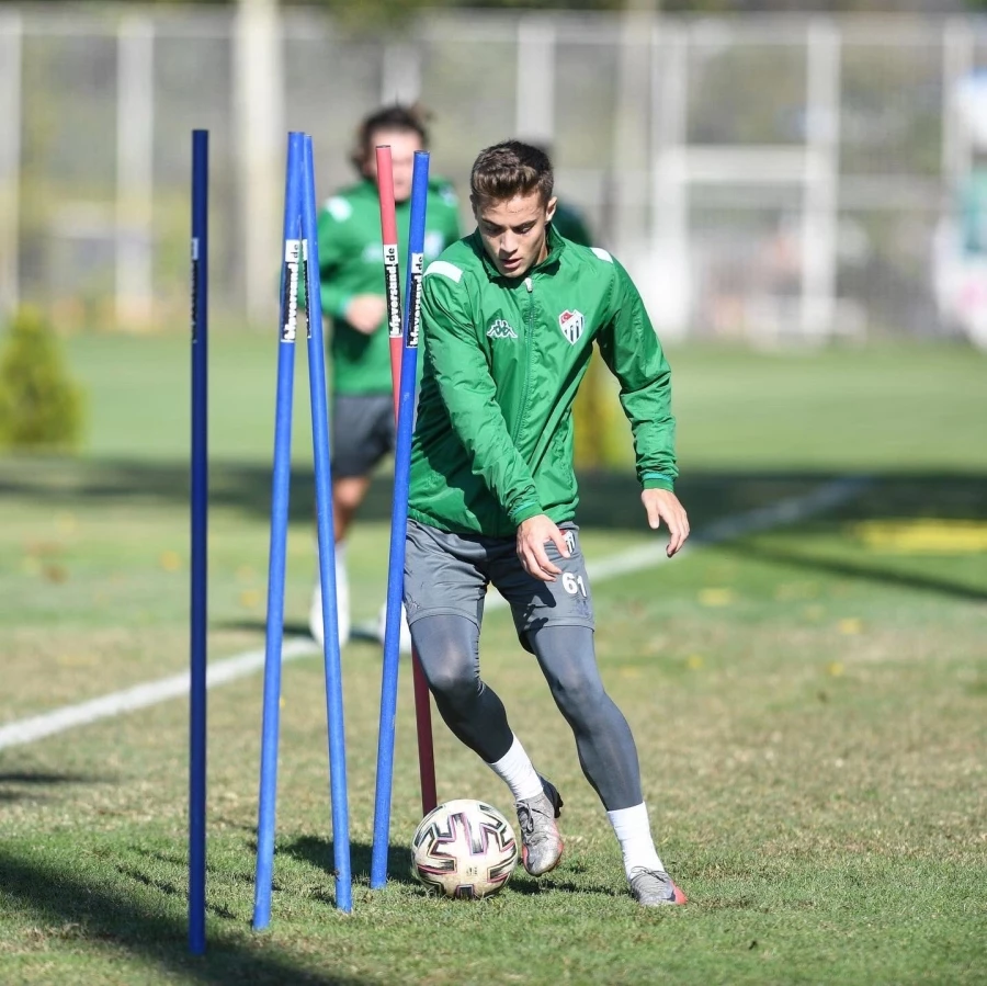 Bursaspor, Karşıyaka maçı hazırlıklarına Vakıfköy’de devam ediyor
