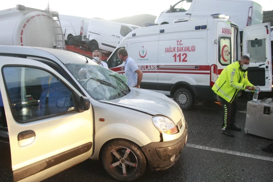 Yavaşlayan trafikte önündeki tankere çarptı: 1 yaralı