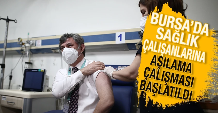 Bursa’da sağlık çalışanlarına aşılama çalışması başlatıldı, ilk aşı başhekime   