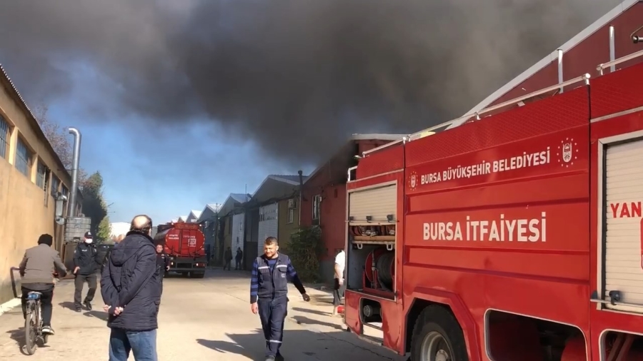 Bursa'da Tekstil Fabrikasında Korkutan Yangın