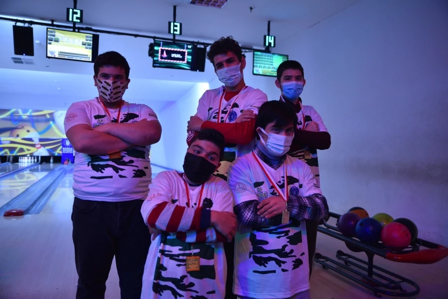 Özel çocuklar bowlingle eğlendi