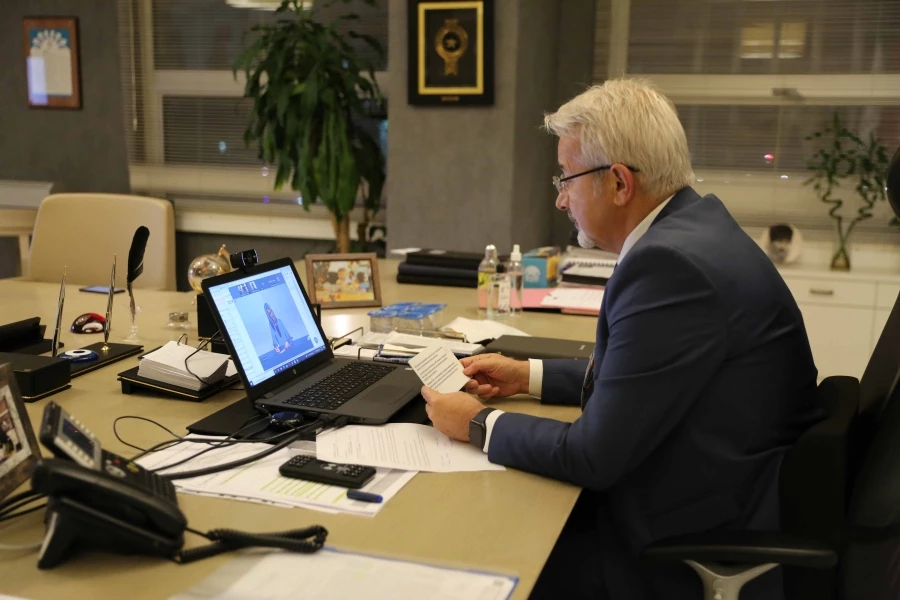 Başkan Erdem, uluslararası belediye başkanları zirvesine katıldı 