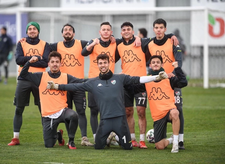 Bursaspor, Altay maçı hazırlıklarına ara verdi   
