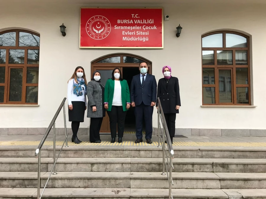 AK Parti Bursa İl Kadın Kolları, Sevgi Evini ziyaret etti