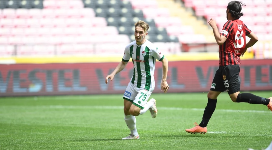  Bursaspor’un 18 yaşındaki futbolcusu Eren Güler durdurulamıyor 