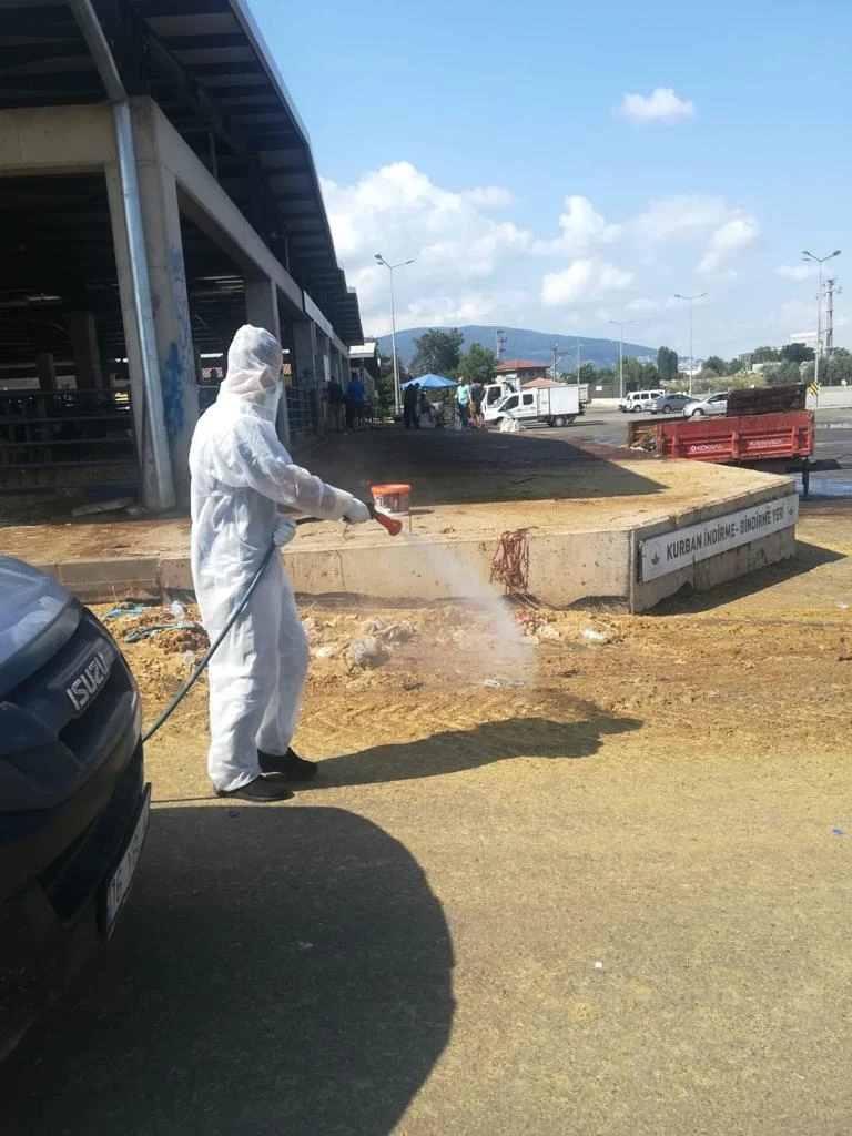Kurban Kesim Satış Yerleri Temizleniyor