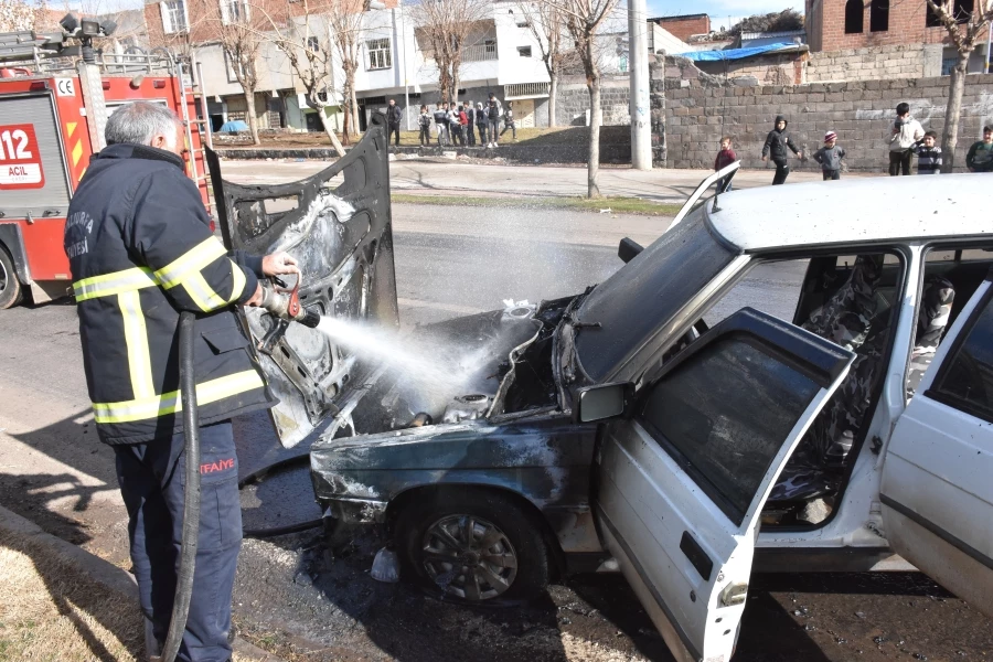 Seyir halindeki LPG’li otomobil alev aldı 