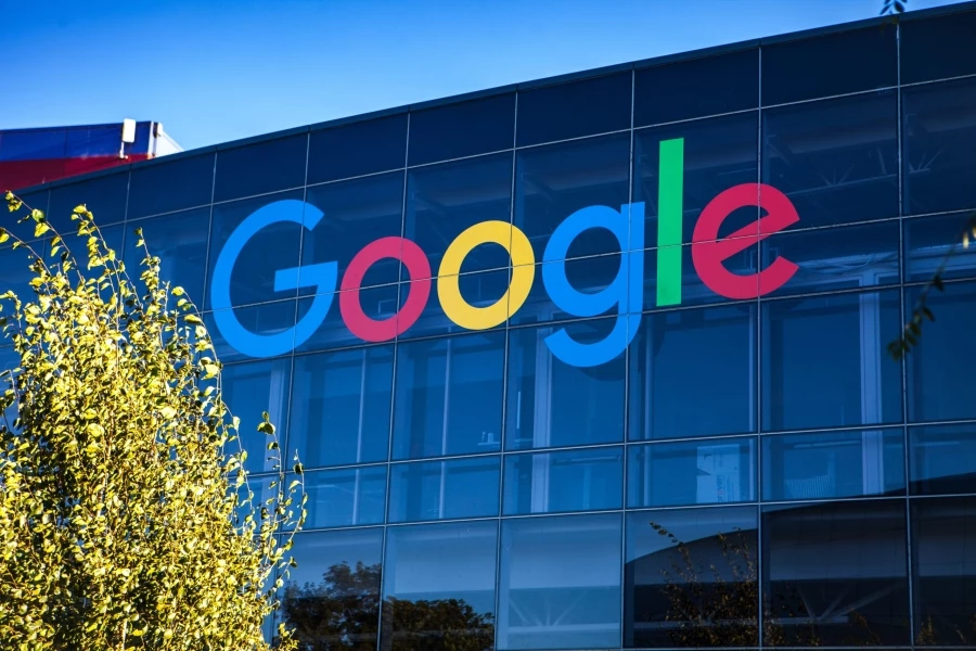 Google, kullanıcılarının konumlarını sürekli takip ettiği için dava edildi