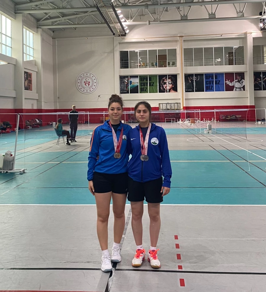 Osmangazili Badmintonculardan Çifte Başarı