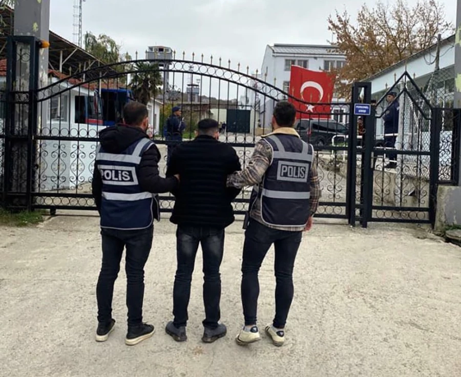 Sinop’ta torbacılıktan aranan iki şahıs tutuklandı