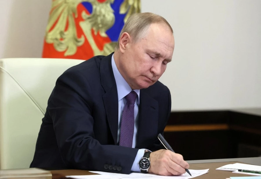 Vladimir Putin, LGBT karşıtı yasayı onayladı