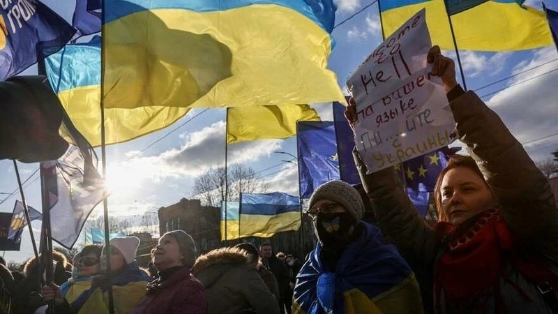 Ukrayna’da 30 günlük OHAL ilan edildi