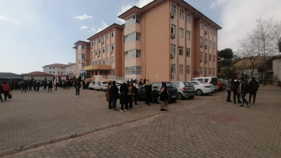 Sigara izmaritleri okulda yangın paniğine neden oldu