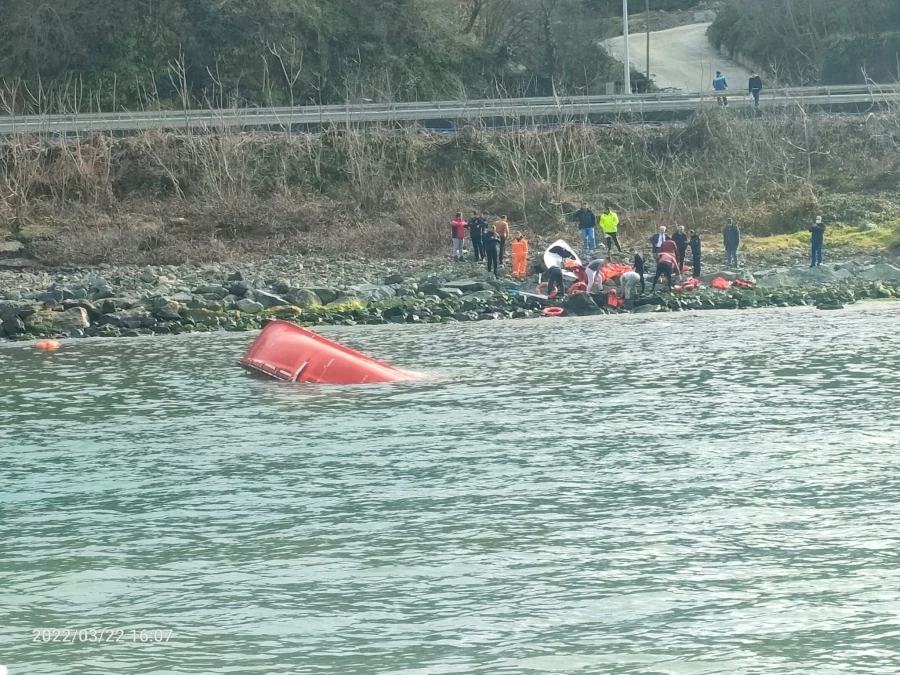 Denizcilik Fakültesi öğrencilerini taşıyan filika alabora oldu