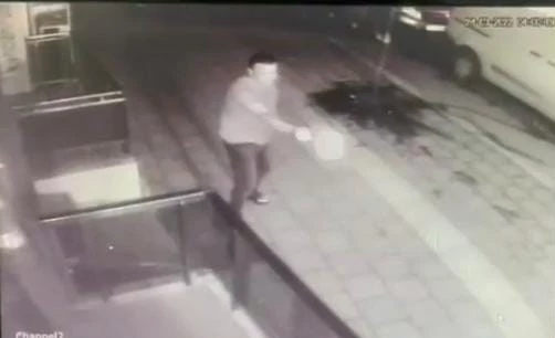 Bar önündeki silahlı kavga kamerada