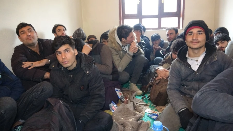  Van’da kullanılmayan iş yerinde 30 kaçak göçmen yakalandı