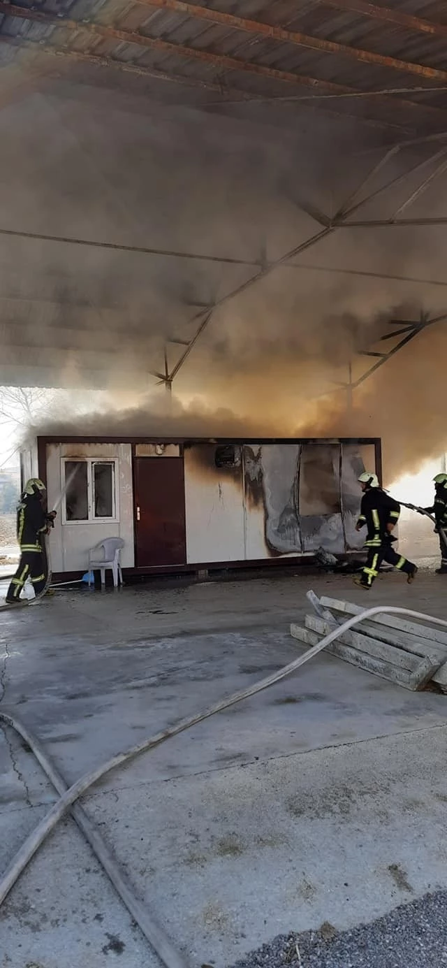 Konteynerde yaşayan hurdacı yangında hayatını kaybetti