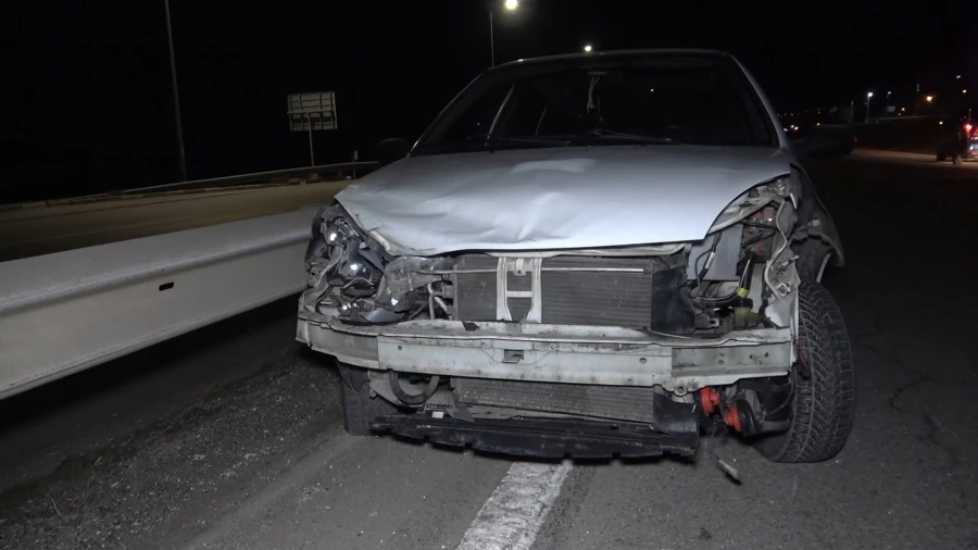 Otobüs ile otomobil çarpıştı: 5 çocuk yaralandı   