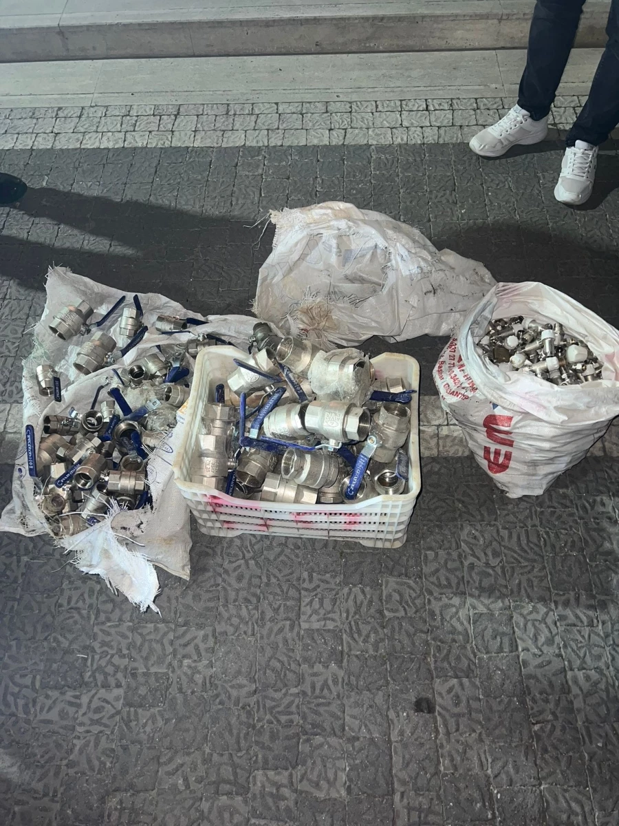 Cezaevi inşaatından 100 adet su vanası çaldılar 