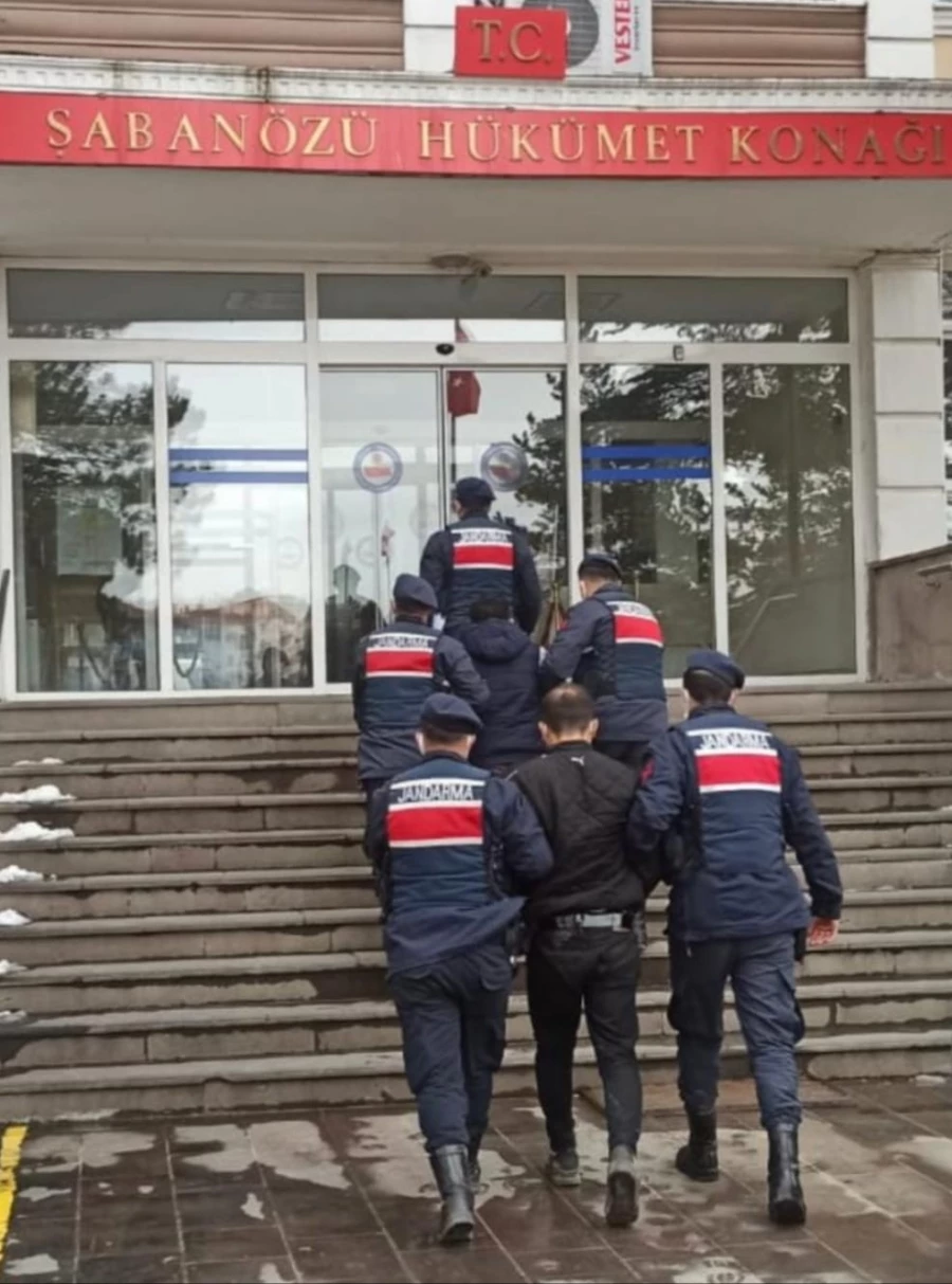  Kablo hırsızları jandarmadan kaçamadı   