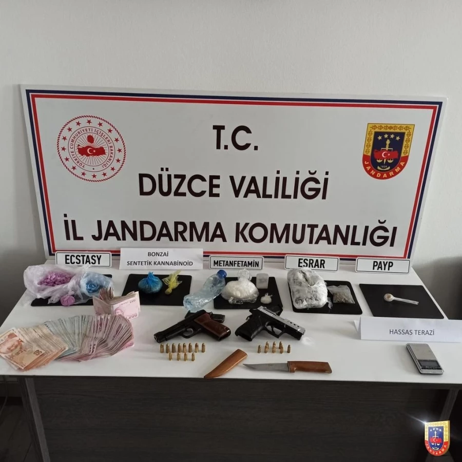 Jandarmanın operasyonlarında 5 kilo 500 gram eroin ele geçirildi   