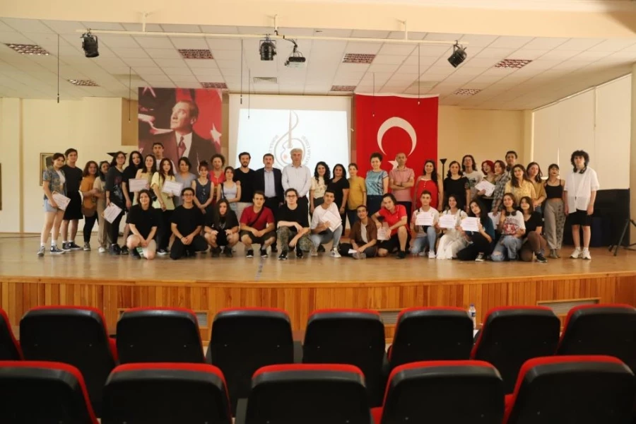 Bursa Zeki Müren Güzel Sanatlar Lisesi, ‘desen’ yarışmasına damga vurdu