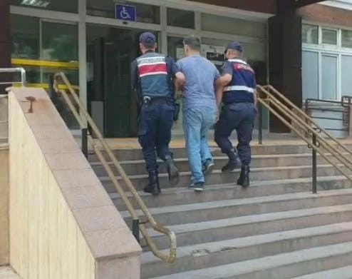 İzmir’de jandarmadan terör operasyonu: 5 şüpheli yakalandı   