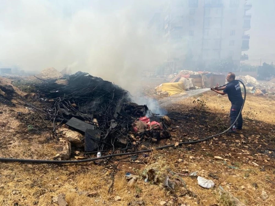 Siirt’te tandırdan çıkan kıvılcımlar yangına neden oldu  