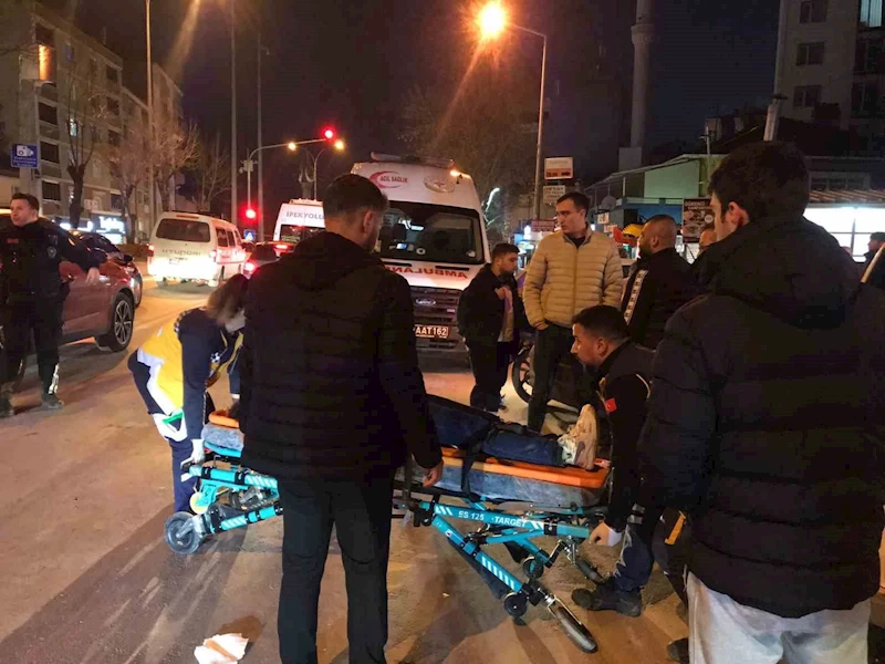 Bilecik’te motosiklet yayaya çarptı, 2 kişi yaralandı
