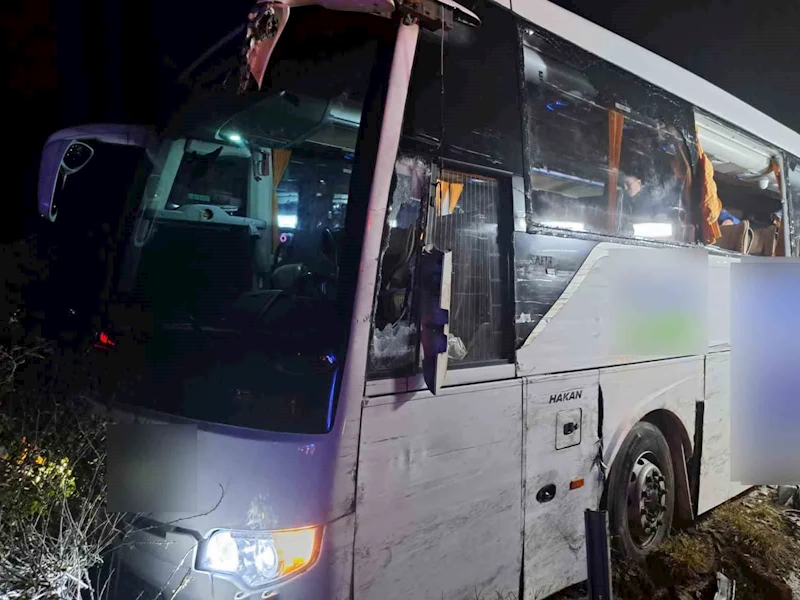 Anadolu Otoyolu’nda kamyon yolcu otobüsüne çarptı: 1’i ağır 5 yaralı

