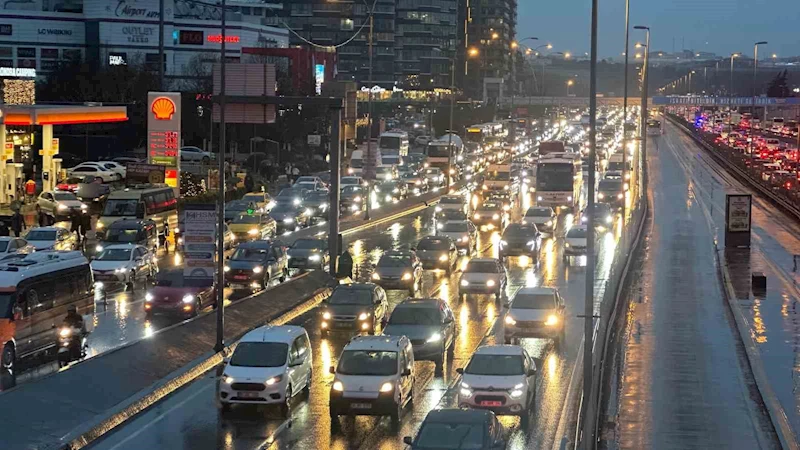 İstanbul’da trafik yoğunluğu yüzde 89’a ulaştı
