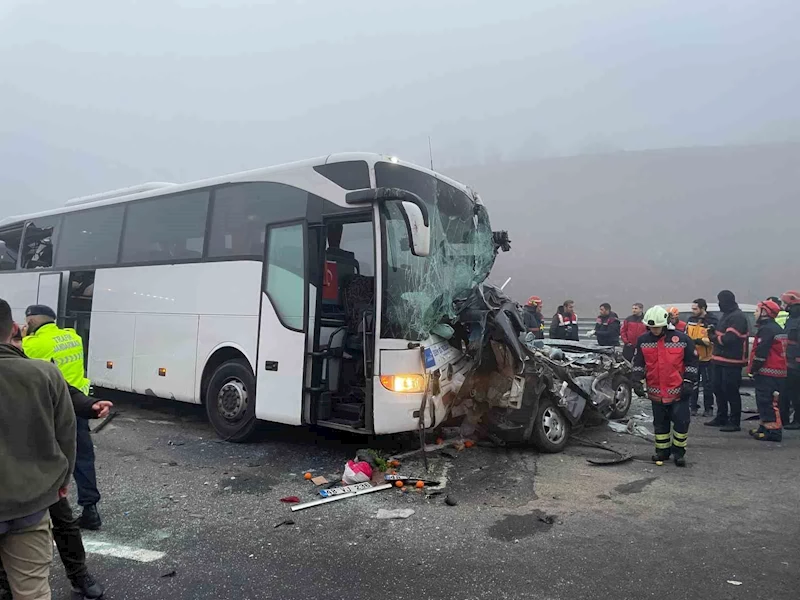 Kuzey Marmara Otoyolu Sakarya geçişinde 3 otobüsün karıştığı zincirleme kazada 10 kişi öldü, 54 kişi yaralandı
