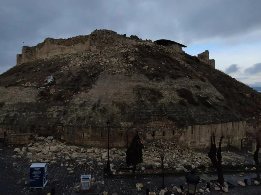  Tarihi kale depremde hasar aldı, doludan kurtuldu   