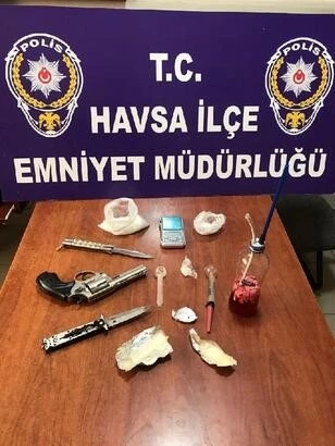 Edirne’de zehir tacirlerine düzenlenen operasyonda 5 kişi tutuklandı 