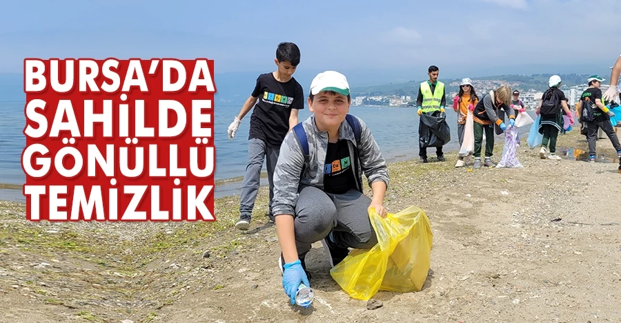 Sahilde gönüllü temizlik