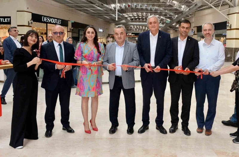 Başkan Bakkalcıoğlu resim sergisi açılışına katıldı
