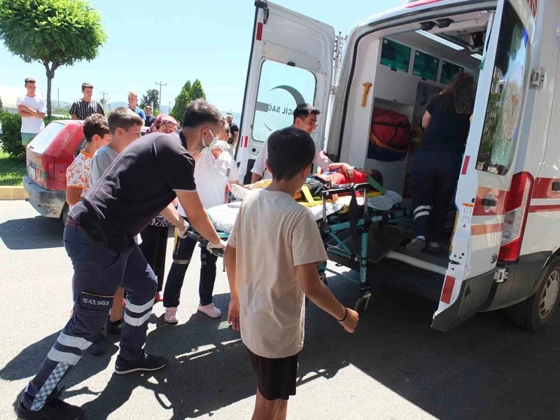 Burhaniye’de motorlu kuryenin çarptığı çocuk yaralandı
