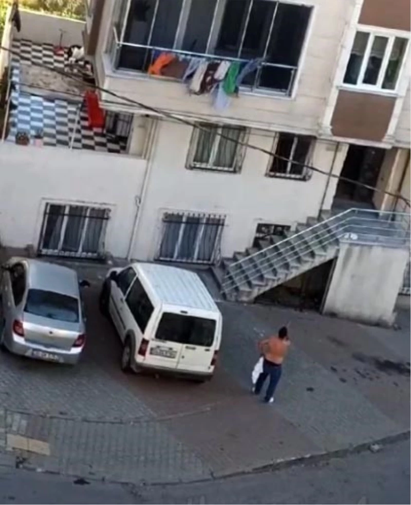 Arnavutköy’de eşine ve komşularına kızan adam sokak ortasında bıçakla kendine zarar verdi
