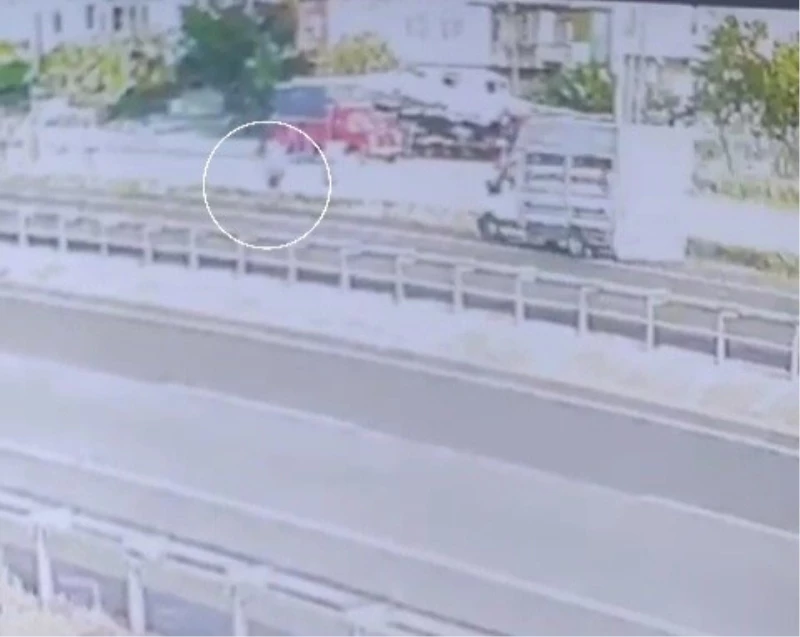 Tekirdağ’da feci kaza kamerada: Kamyonet yayaya çarptı, 1 kişi öldü 2 kişi yaralandı
