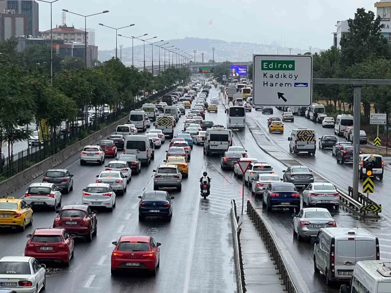Anadolu Yakası’nda yağmur sonrası trafik yoğunluğu yaşandı
