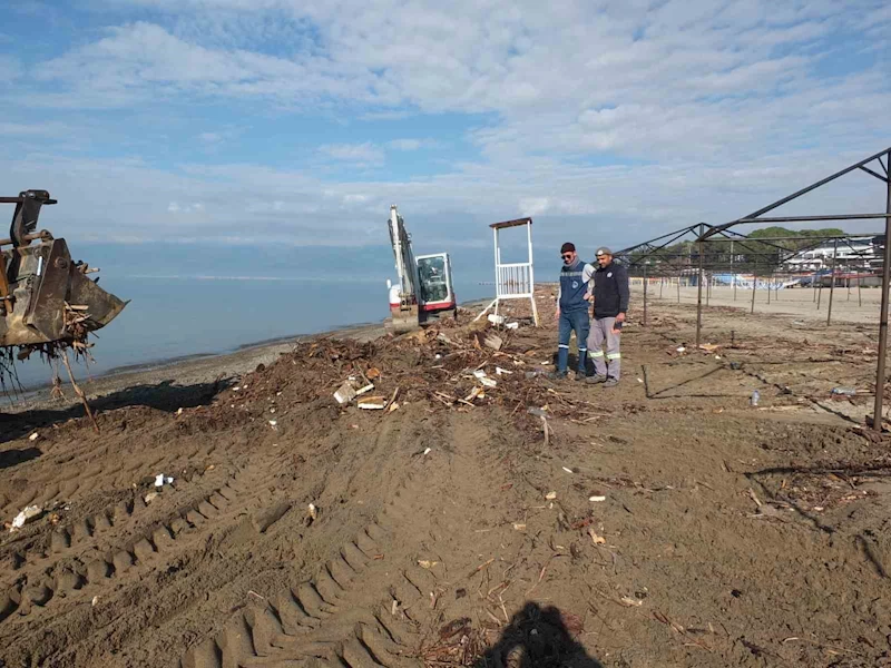 Balıkesir’de selin ardından plajlar temizleniyor
