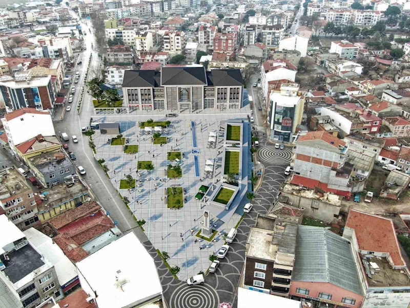 Başkan Yüksel: Ezine Kent Meydanı Projesi, ilçeye yeni bir çehre kazandıracak
