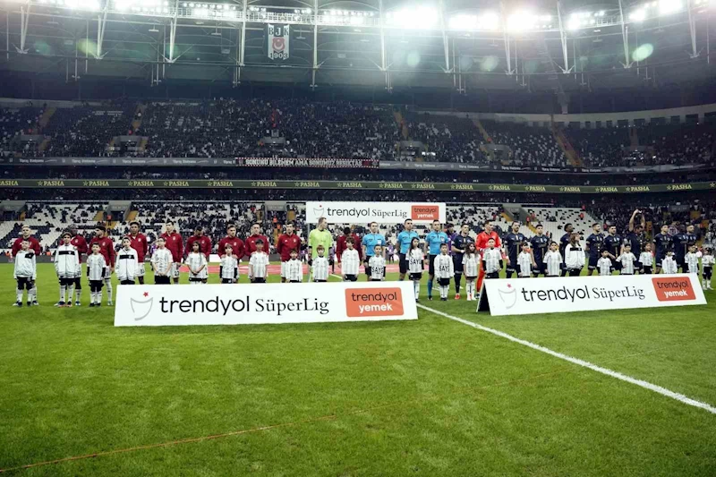 Trendyol Süper Lig: Beşiktaş: 0 - Kasımpaşa: 0 (Maç devam ediyor)

