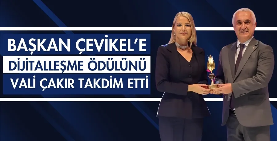 Başkan Çevikel’e dijitalleşme ödülünü Vali Çakır takdim etti