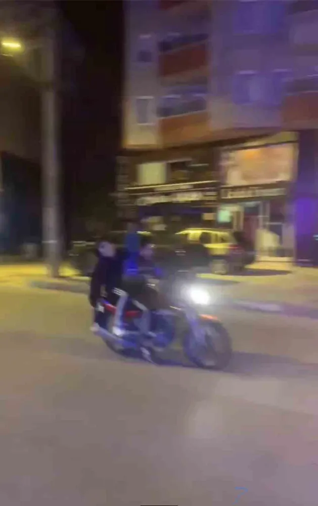 Bursa’da polis ile motosiklet kovalamacası kamerada
