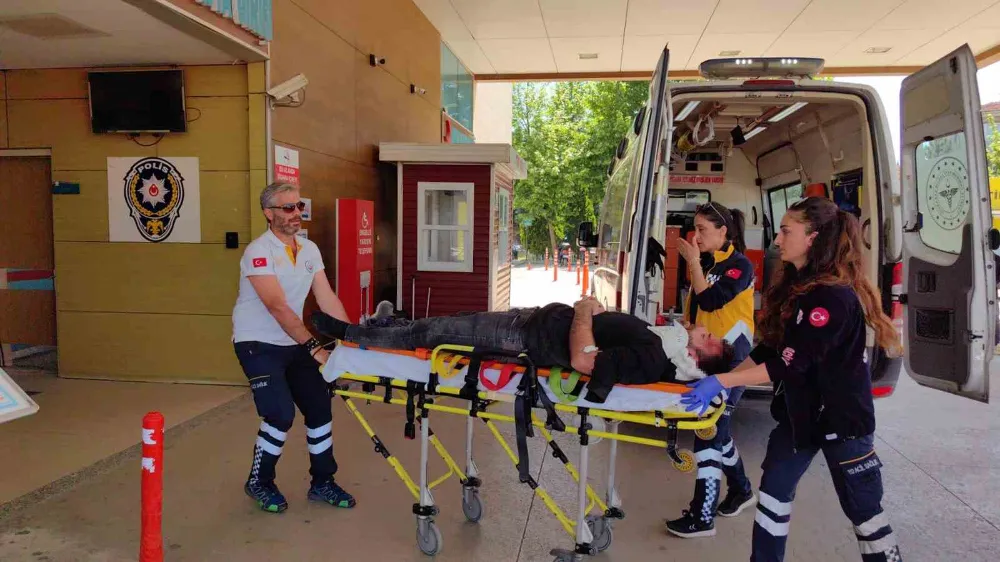 Bursa’da cip ile motosiklet çarpıştı: 3 yaralı
